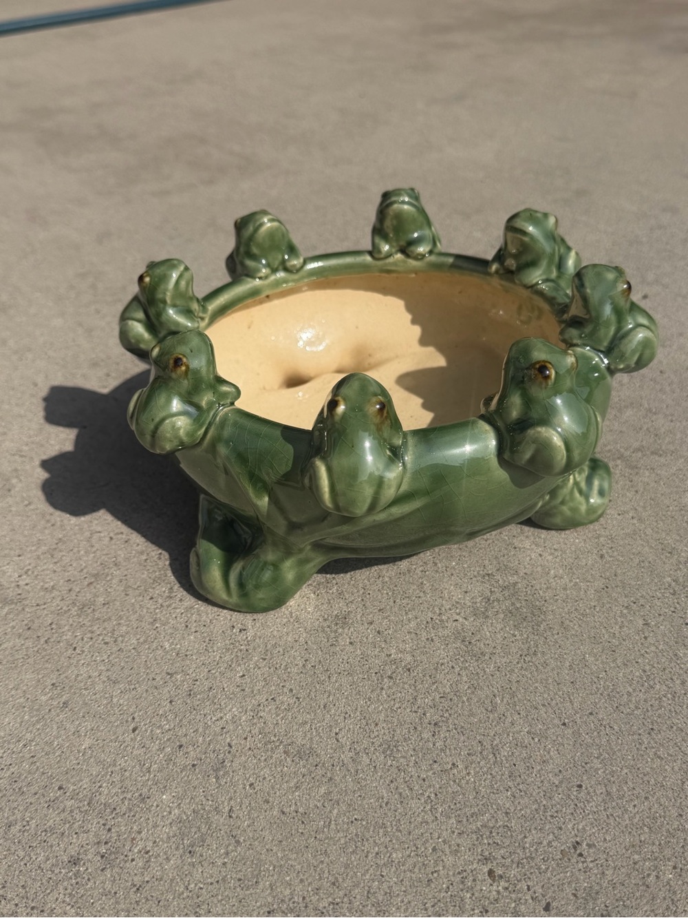 Vintage Majolica Frogs on Lily Pad Planter - Picture 5 of 12